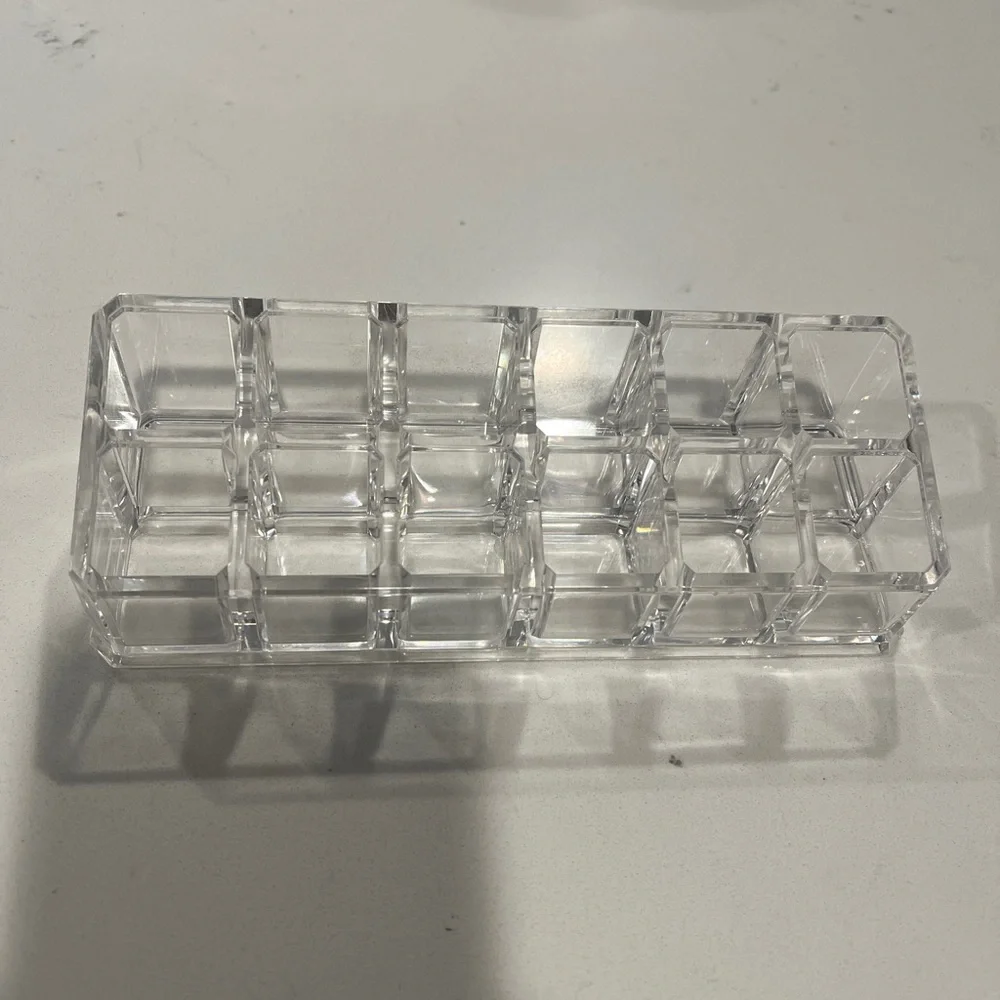 Clear Lip Organizer! - Picture 3 of 9